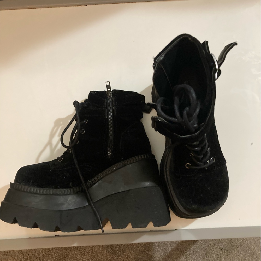 Platform boots